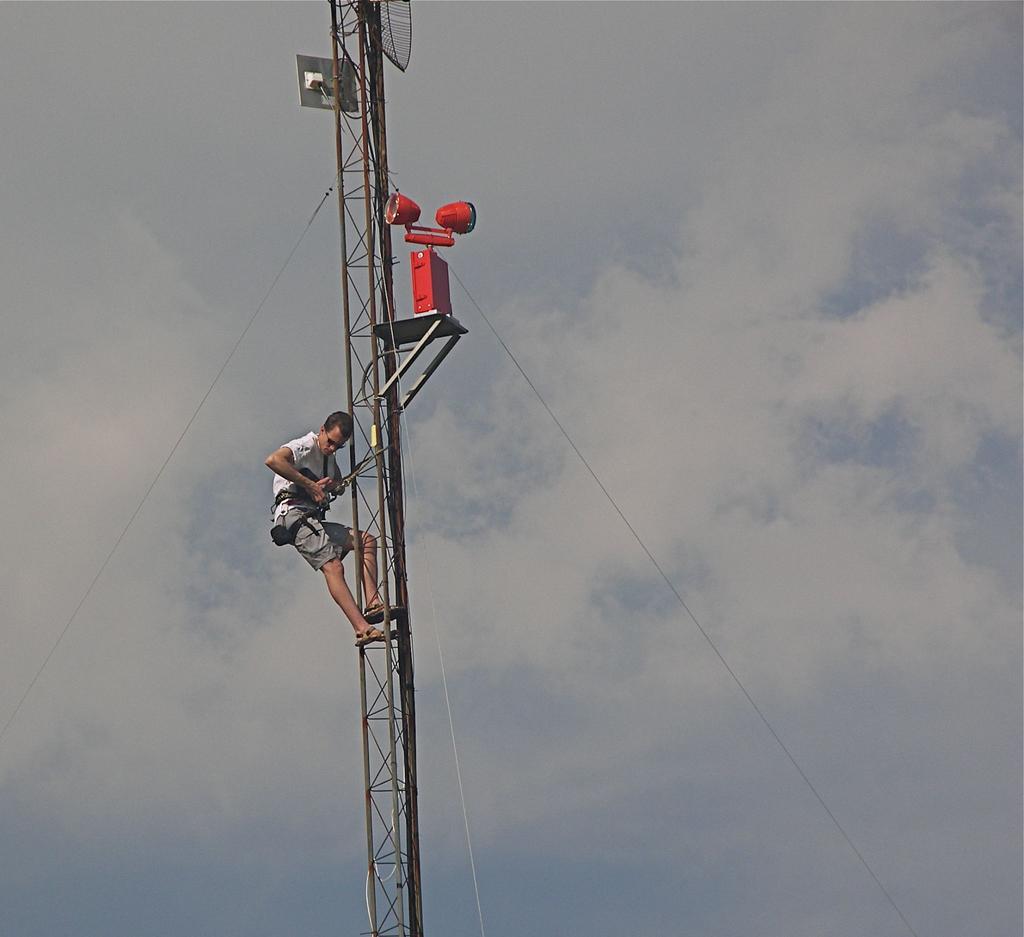 Ben, Ben, Ben.  Yes: use the safety line - Duh.